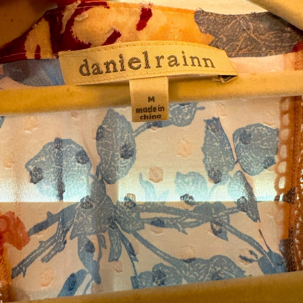 Beautiful Daniel Rainn blouse. - Picture 2 of 7